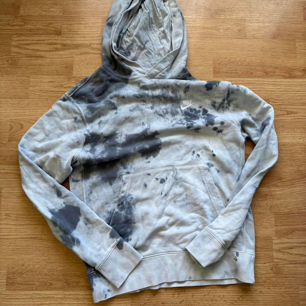 Nike gray + white tie dye hoodie 🤍